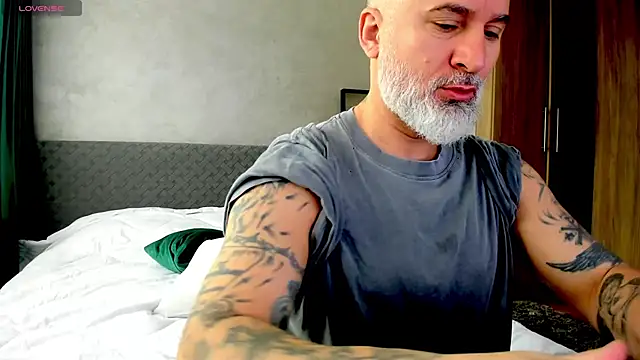 Snapshot of BlowMyXXL chatting on February 28, 8:31 am BlowMyXXL online show from February 28, 8:31 am