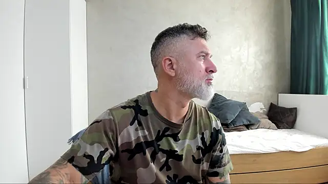 Snapshot of BlowMyXXL chatting on September 10, 6:13 am BlowMyXXL online show from September 10, 6:13 am