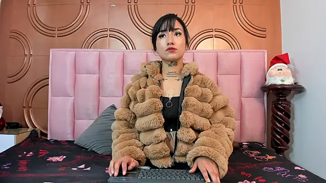 emmily keller19 online show from January 9, 1:24 pm