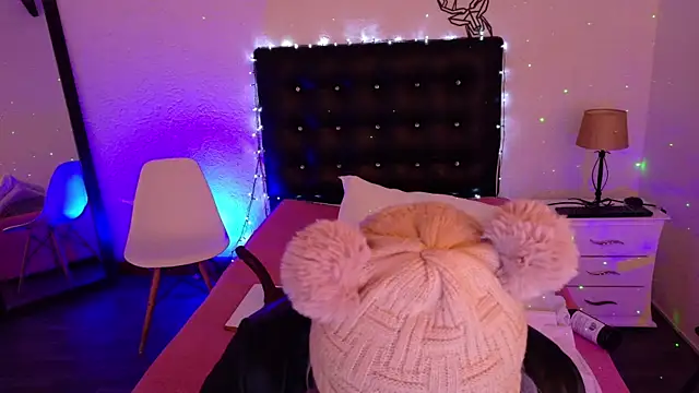 Snapshot of Cuckold_lover69 chatting on March 22, 8:18 am Cuckold lover69 online show from March 22, 8:18 am