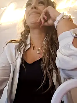 lauramcdowell1 online show from October 24, 10:39 pm