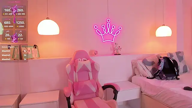 violeth hill online show from October 25, 7:19 pm