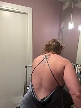 GingerSnap33 online show from December 15, 6:04 pm