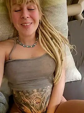 Jenna-Lia online show from December 22, 7:00 am