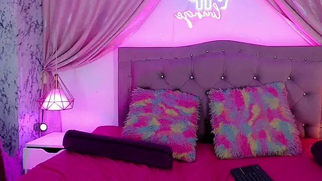 Snapshot of SexyJuliii21 chatting on December 7, 2:42 am SexyJuliii21 online show from December 7, 2:42 am