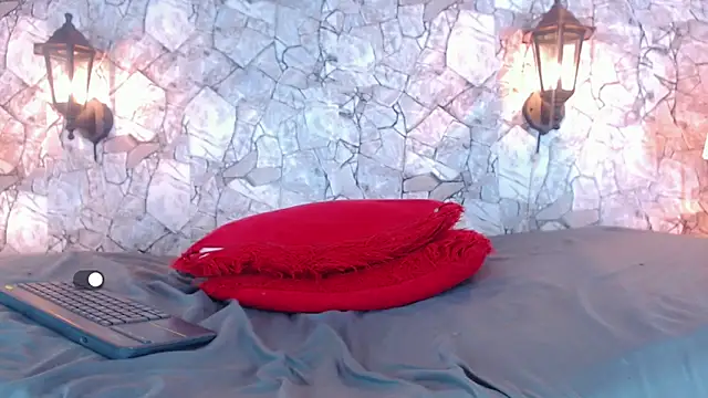 Snapshot of SexyJuliii21 chatting on January 12, 6:49 am SexyJuliii21 online show from January 12, 6:49 am