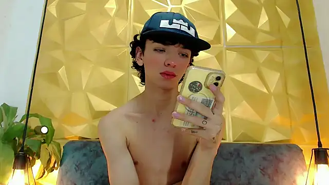Snapshot of SexyJuliii21 chatting on January 21, 7:15 am SexyJuliii21 online show from January 21, 7:15 am