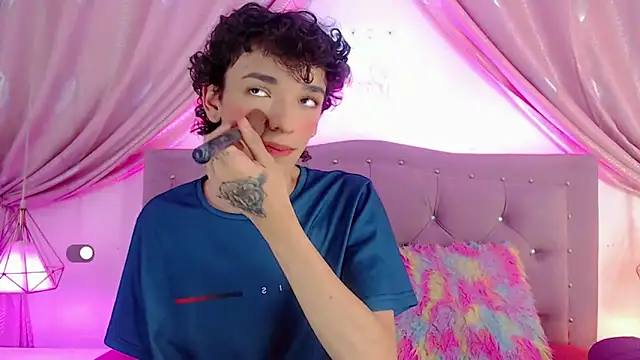 Snapshot of SexyJuliii21 chatting on February 2, 5:21 am SexyJuliii21 online show from February 2, 5:21 am