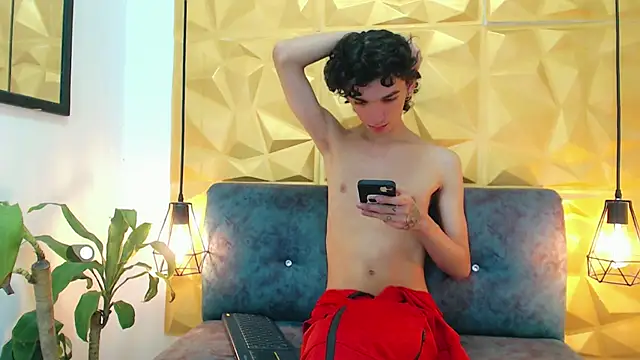 Snapshot of SexyJuliii21 chatting on February 21, 7:23 am SexyJuliii21 online show from February 21, 7:23 am