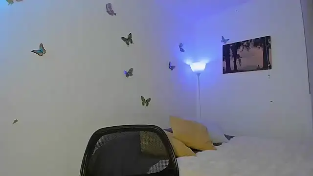 Mila-yang online show from October 5, 9:02 pm