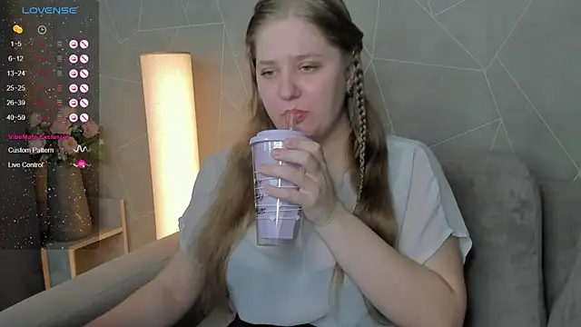 Megan Violer online show from December 12, 6:21 pm