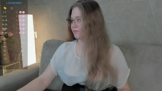 Megan Violer online show from December 23, 3:44 pm