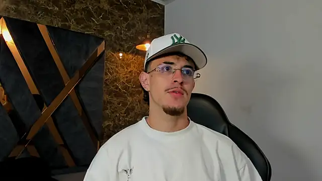 CodyWalkerR online show from April 5, 12:30 am