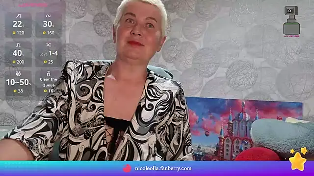 NicoleOlla online show from May 13, 2:25 pm