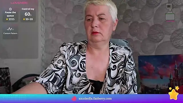 NicoleOlla online show from May 27, 12:51 am