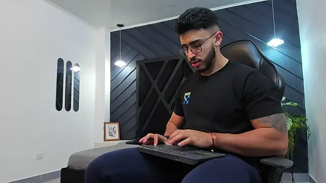 Liam Kleiin online show from November 3, 11:22 am