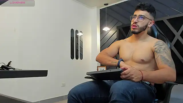 Liam Kleiin online show from November 8, 11:32 am