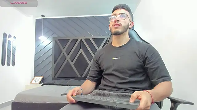 Liam Kleiin online show from November 10, 11:20 am