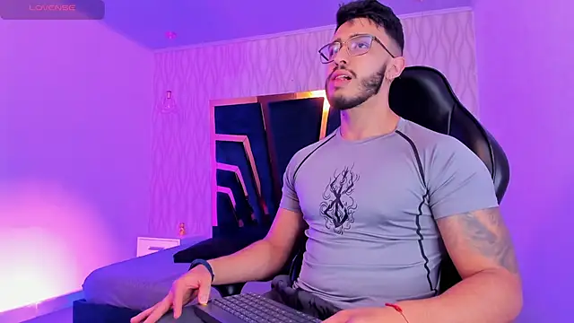 Liam Kleiin online show from November 29, 11:24 am