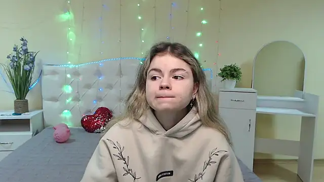 TinaRedly online show from February 2, 6:37 am