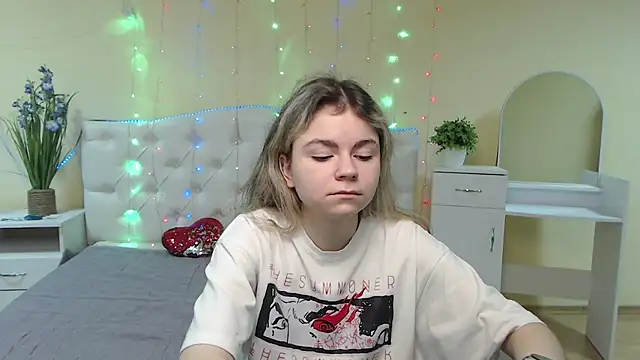 TinaRedly online show from February 2, 4:54 pm