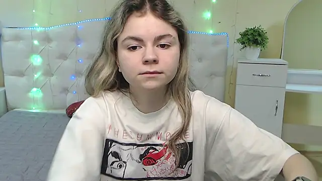 TinaRedly online show from February 4, 3:44 am