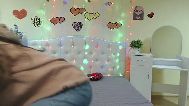 TinaRedly online show from February 24, 6:36 pm