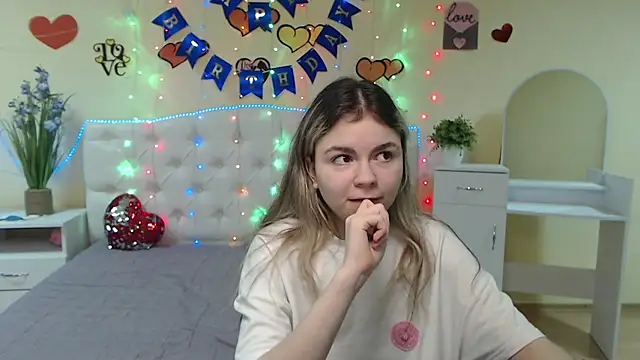 TinaRedly online show from March 3, 12:48 am