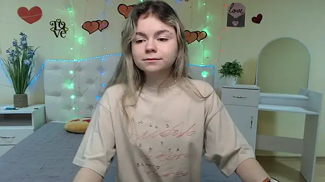 TinaRedly online show from March 13, 4:05 am