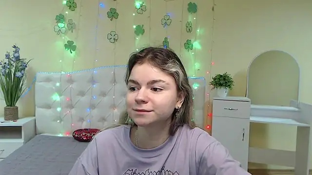 TinaRedly online show from March 15, 4:46 am