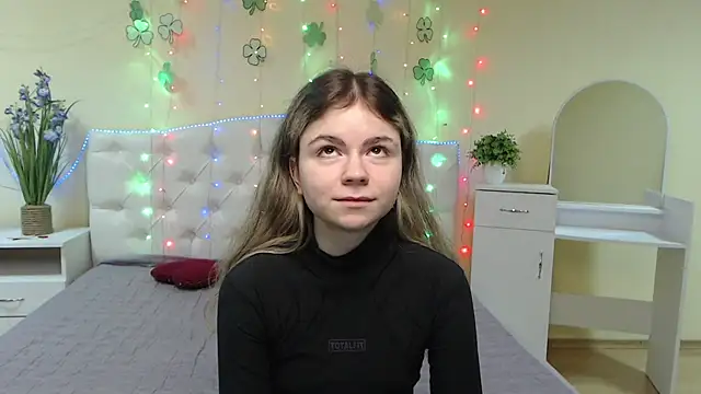 TinaRedly online show from March 19, 9:27 pm