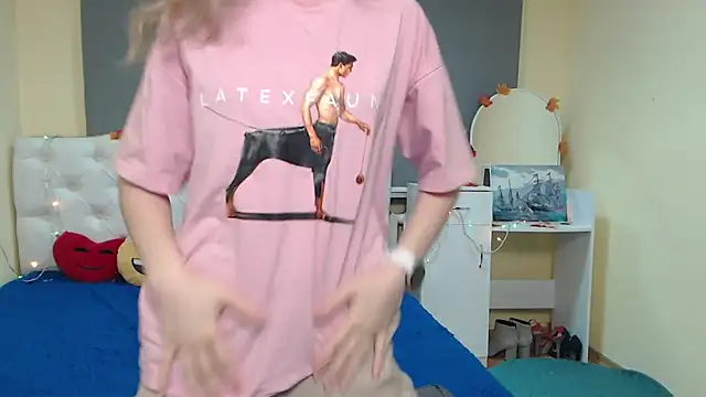 TinaRedly online show from November 29, 6:33 pm