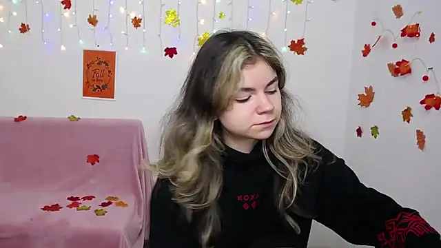 TinaRedly online show from December 2, 6:36 pm