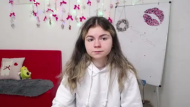 TinaRedly online show from April 13, 5:29 pm