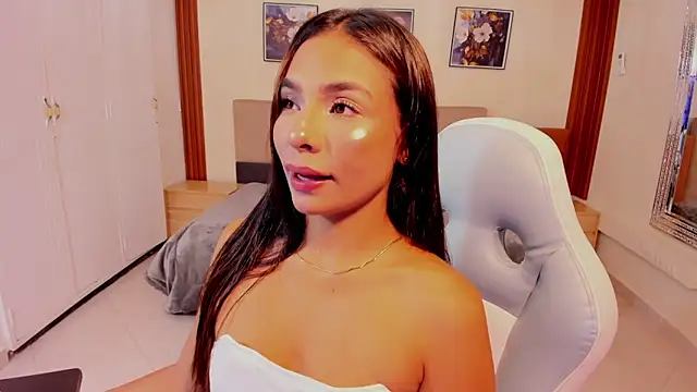 Snapshot of amira_cute2 chatting on December 22, 10:23 am amira cute2 online show from December 22, 10:23 am