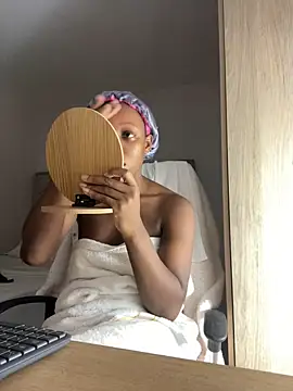 kellya  online show from December 3, 11:58 pm