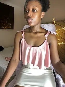 kellya  online show from March 23, 6:45 pm