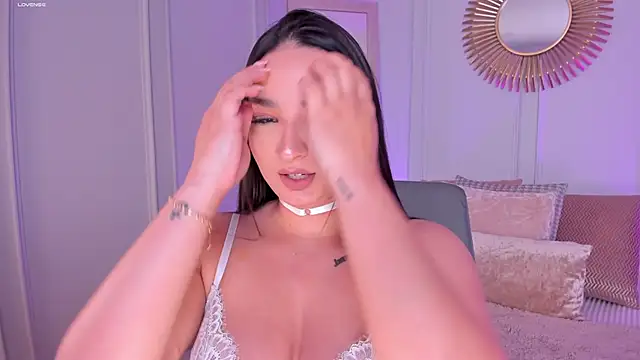 AlisonFenty online show from March 13, 11:05 pm