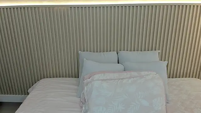 charlottebrowns  online show from May 21, 12:12 pm