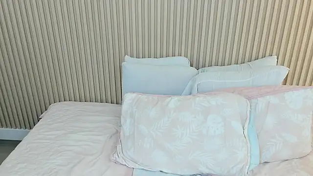 charlottebrowns  online show from May 31, 5:09 pm