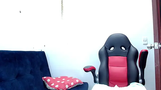 Snapshot of kaira_sweet_ chatting on December 4, 10:02 am kaira sweet online show from December 4, 10:02 am