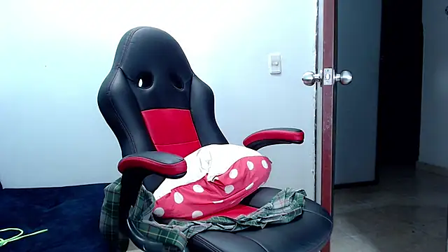 Snapshot of kaira_sweet_ chatting on December 8, 5:39 am kaira sweet online show from December 8, 5:39 am