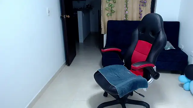 Snapshot of kaira_sweet_ chatting on October 19, 6:36 am kaira sweet online show from October 19, 6:36 am