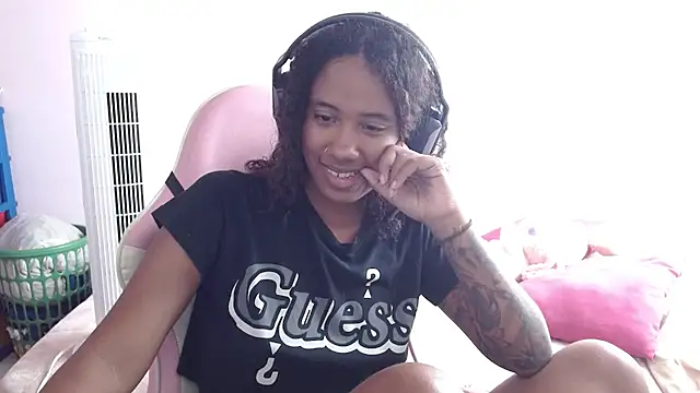 TiffanyRoouse online show from March 22, 4:26 pm