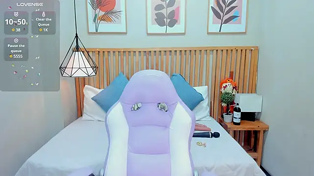 Ginger Winn online show from February 1, 2:56 pm