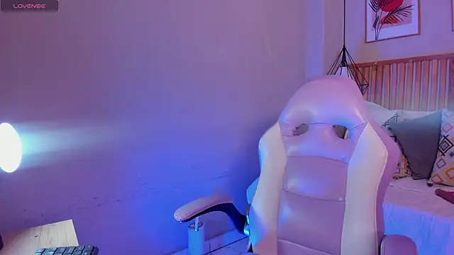 Ginger Winn online show from October 3, 9:12 pm