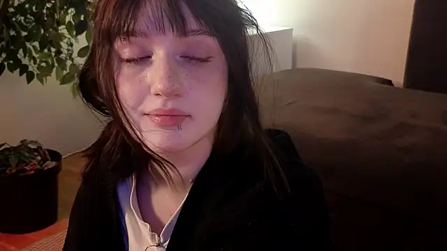 Snapshot of ELLIEJAY chatting on October 18, 5:21 am ELLIEJAY online show from October 18, 5:21 am