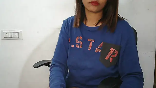 Snapshot of Suzie_darling chatting on February 9, 12:19 pm Suzie darling online show from February 9, 12:19 pm