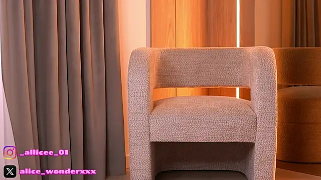 VanessaSimon online show from April 1, 6:14 am