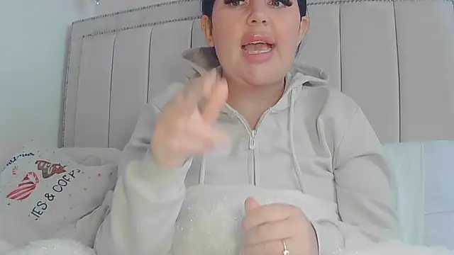 magical mia online show from November 18, 2:43 pm